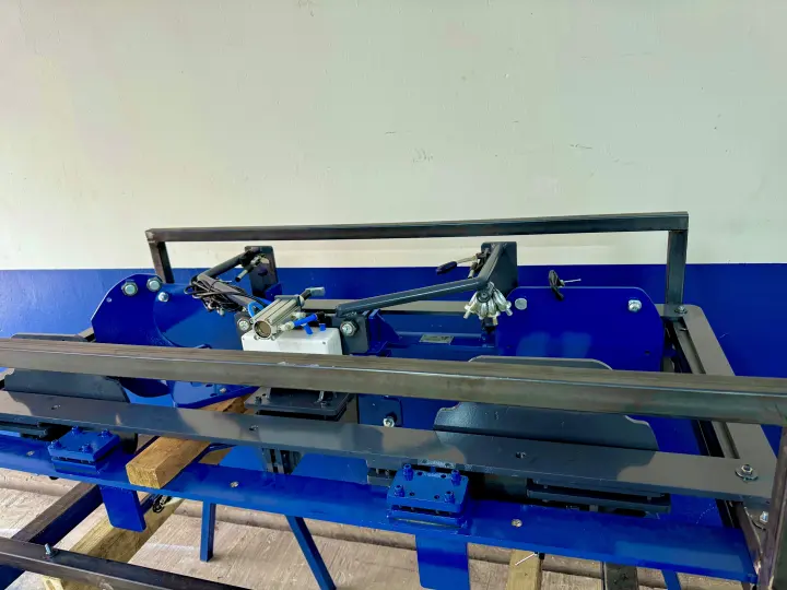 Gabarito para solda robotizada com estrutura azul