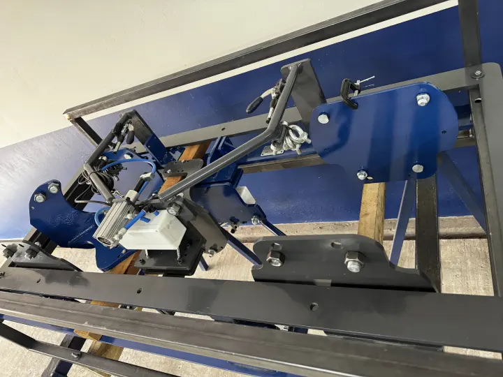 Gabarito para solda robotizada com estrutura azul